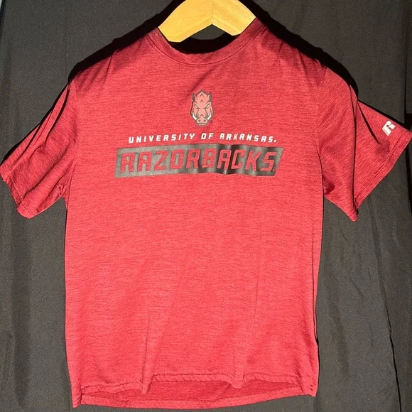 Size M Razorbacks T-Shirt - Picture 1 of 2